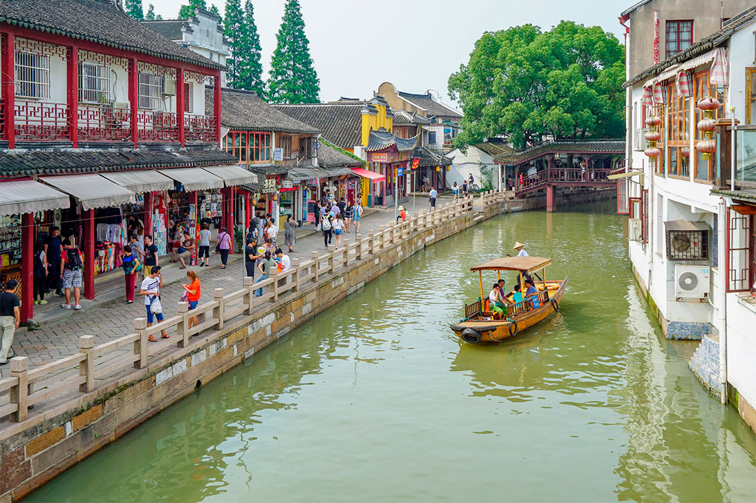 Город на воде Чжуцзяцзяо в пригороде Шанхая